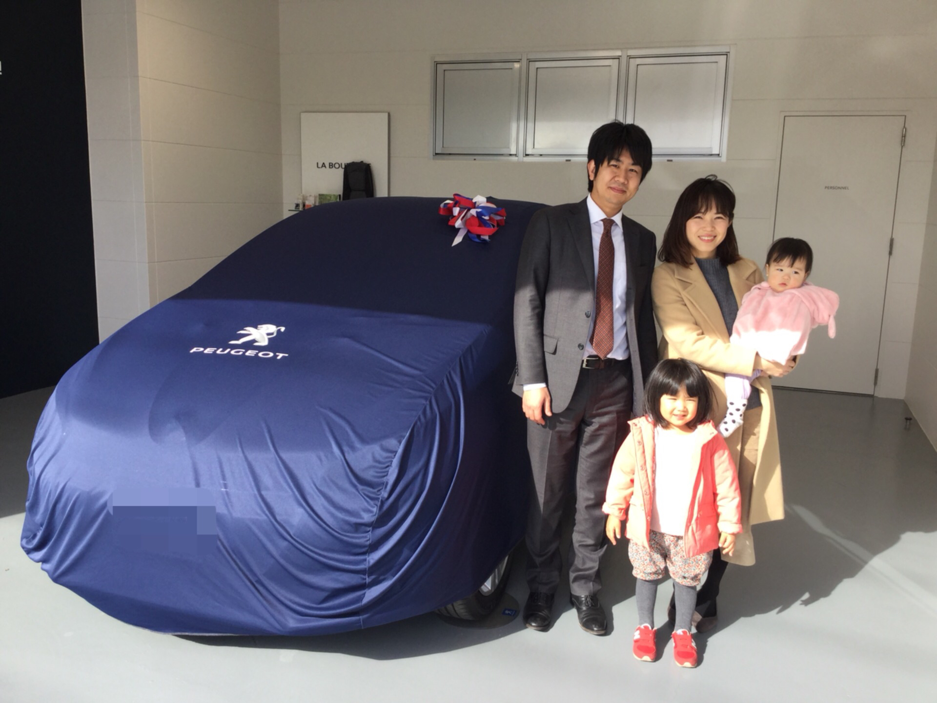 プジョー208SIGNATUREをご納車させていただきました。
