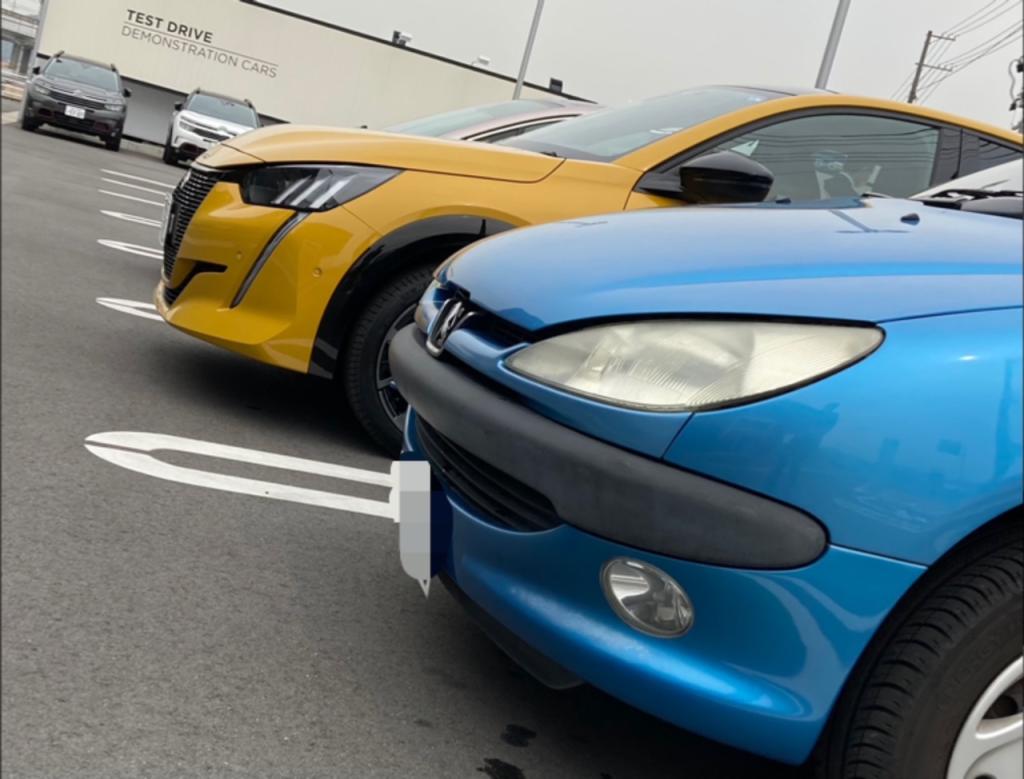 プジョー208GTをご納車させていただきました
