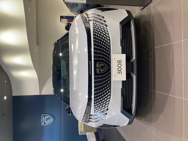 PEUGEOT HYBRIDお勧めです！！