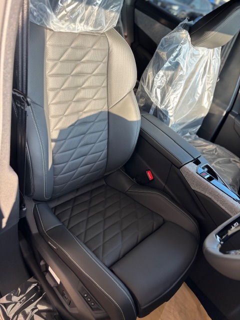 3008 GT HYBRID Black Edition到着！！